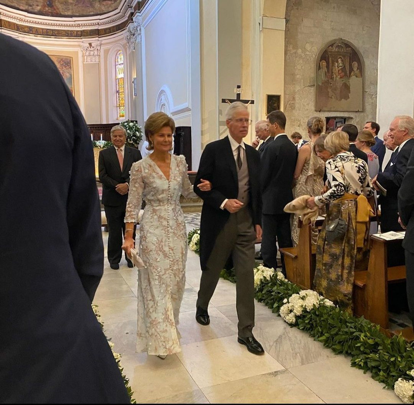 ADB1B120-D2F2-4B2A-9F9F-816F12827AC0