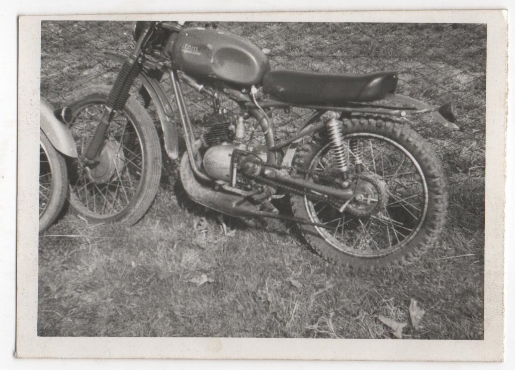 Vos photo d'époque cyclo temps des yéyés garage - Page 3 Itom-mio-001