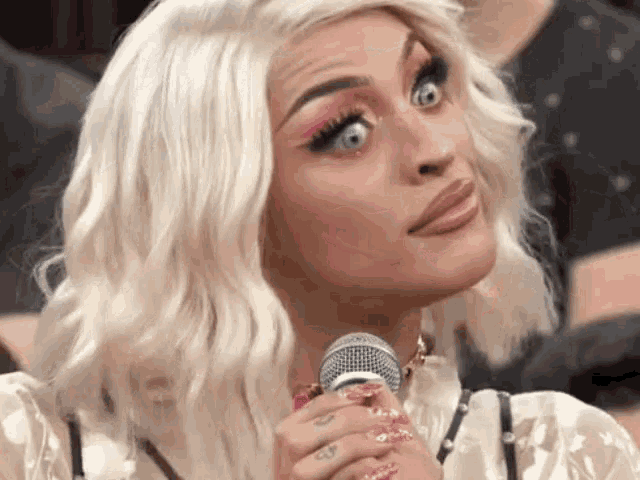 pabllo-vittar-deboche.gif
