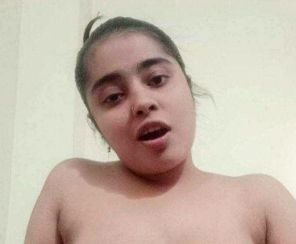 Horney girl masterbating and pressing nude video