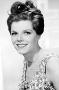 samantha-eggar-b89