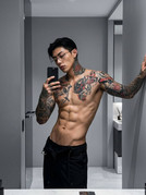 Man-holding-smartphone-mirror-se-202605131803