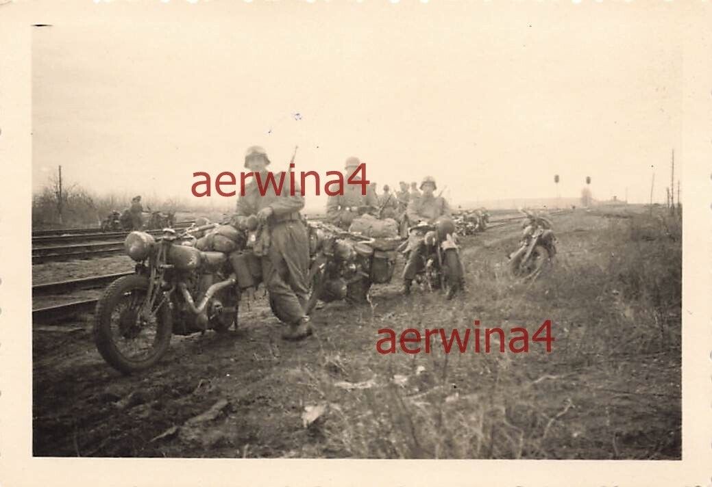 Kradschützen mit Motorrad Victoria KR 35 Barwenkowo Ukraine Ostfront 1941