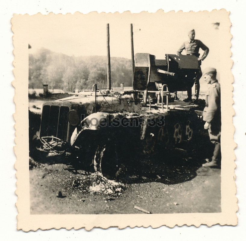 Foto zerschossene Flak Panzer Halbkette an der Westfront ! Panzerjäger Wrack1