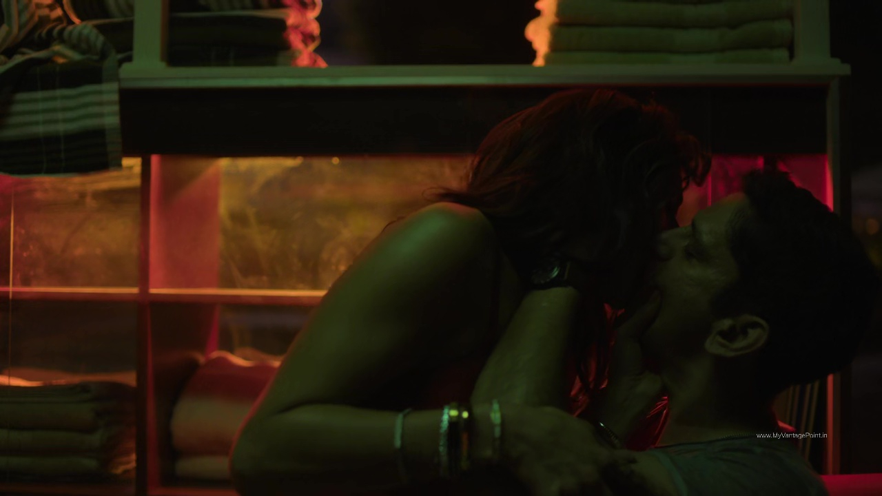 hottest-sara-ali-khan-vijay-varma-scene-in-murder-mubarak-2024-movie