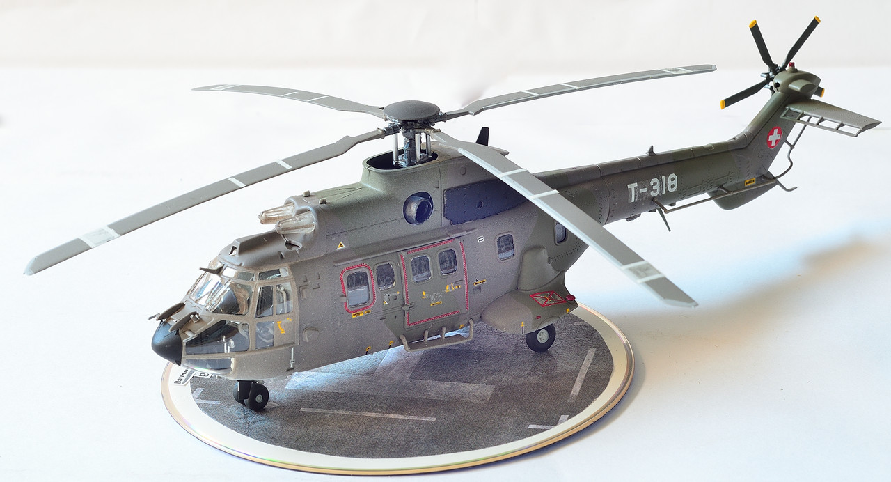 AS332L1 SUPER PUMA 1:72 スケールモデル Amazon | フランス軍 ヘリコプター 模型 完成品 1/72 スーパー