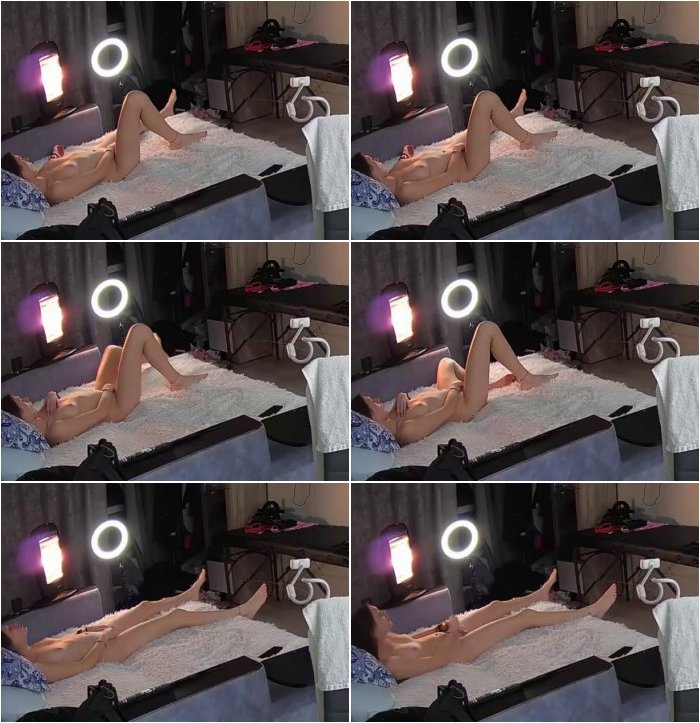 [Image: Fondling-pussy-before-going-to-bed-3.jpg]