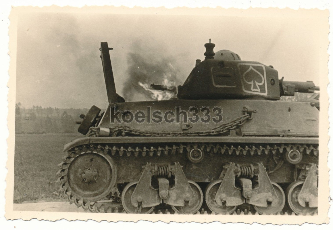 brennender französischer Char Hotchkiss Panzer T