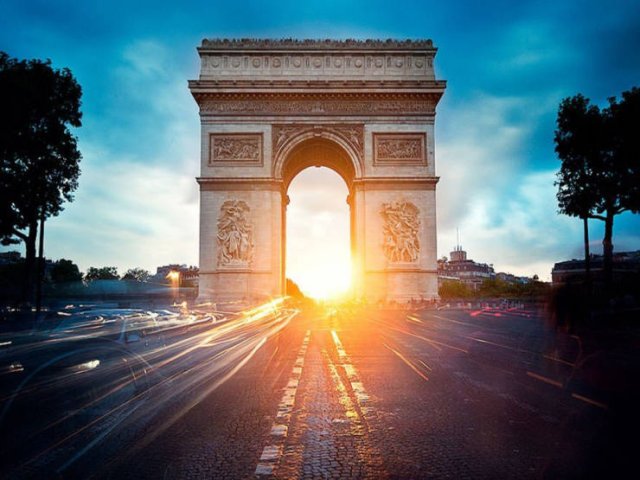 Famous-Landmarks-Distance-Looks-25