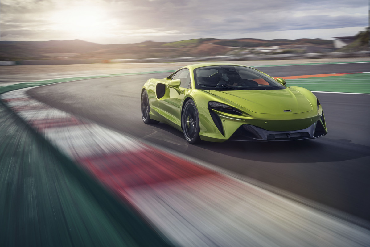 12908-McLarenArtura