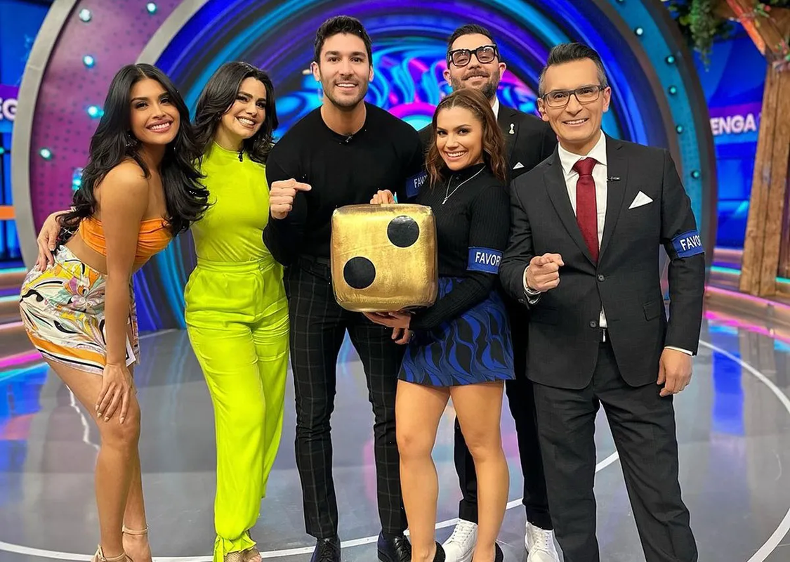 Conductora de VLA arremete contra su compañero en pleno programa en vivo: