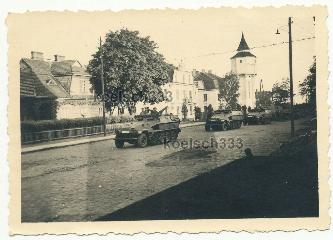 Foto Schützenpanzerwagen der Wehrmacht in Polen 1941 Panzer Halb