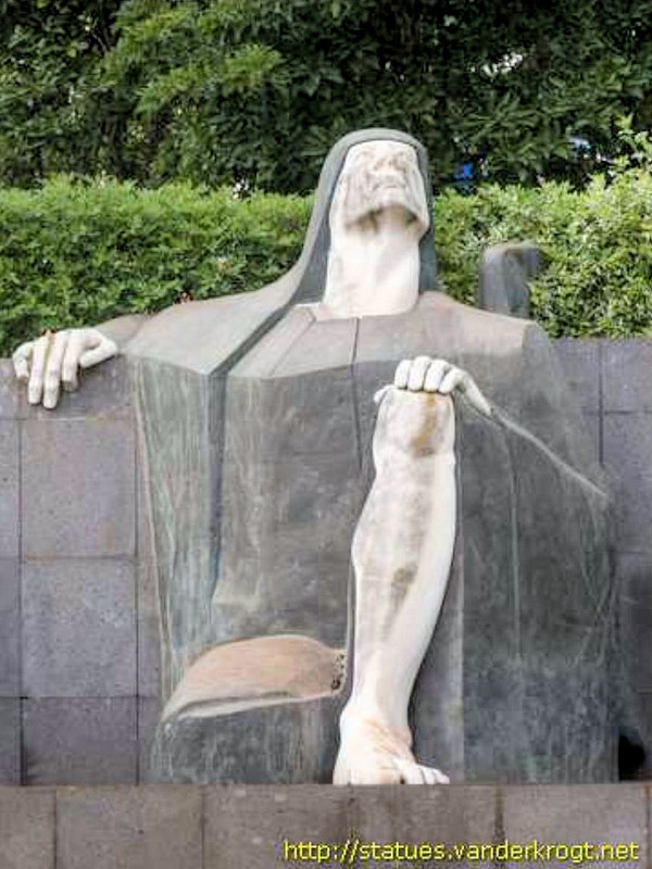 Funchal-Monumento2