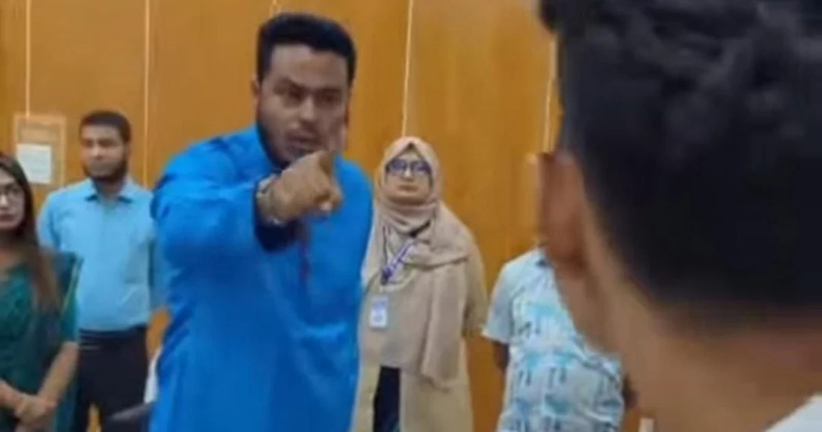 চট্টগ্রাম পলিটেকনিকে অনুষ্ঠান ঘিরে বাগ্‌বিতণ্ডা, মারধর নিয়ে বিতর্ক