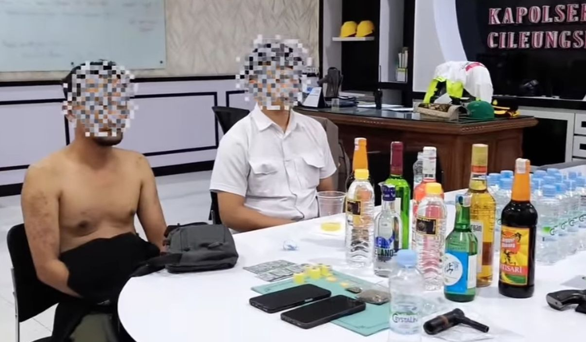 Penangkapan Dua Pemuda Pakai Kaos BNN dan Korek Api Pistol, Viral