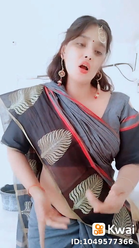 beautiful desi aunty sexy navel.mp4_snapshot_00.18.696