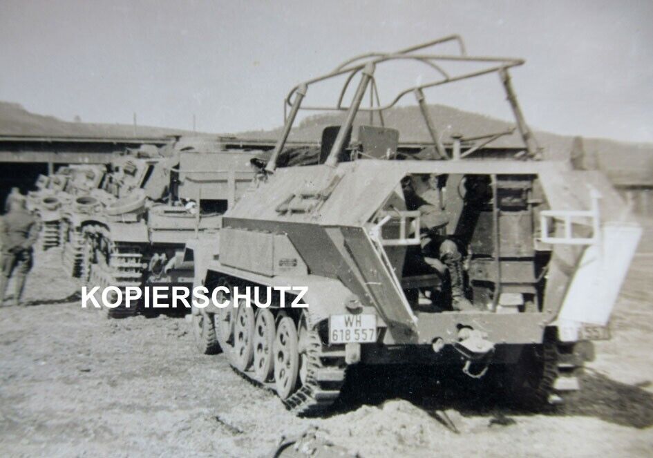 Altes Foto DAK Afrikakorps Panzer  Schützenpanzer  Sonder KFZ  Rückansicht (2)