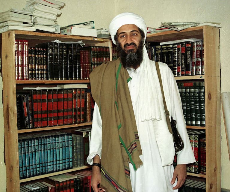 osama-bin-laden-en-una-imagen-de-1998-en-VYDAPT2-YZRA7-VN4-LQDYERVHQIU.jpg