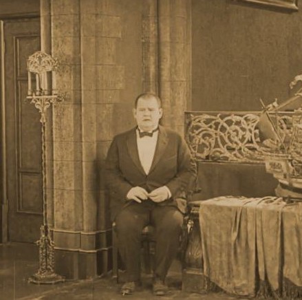 oliver Hardy - SHould Men Walk Home (1927)