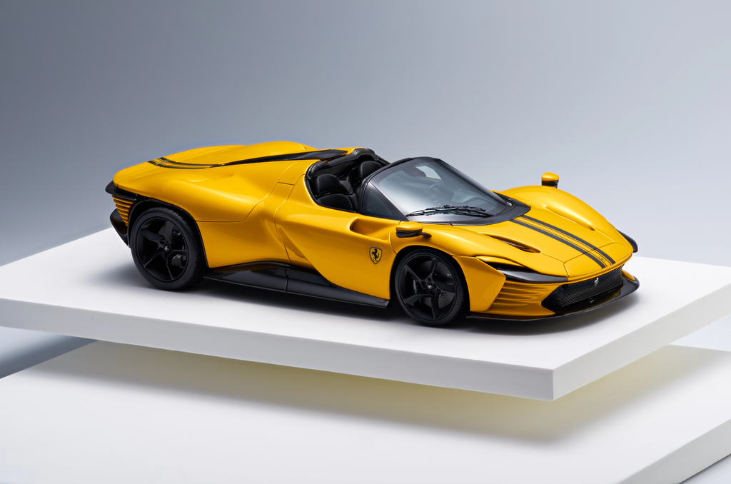 1-24-scale-model-car-kit-Ferrari-Daytona