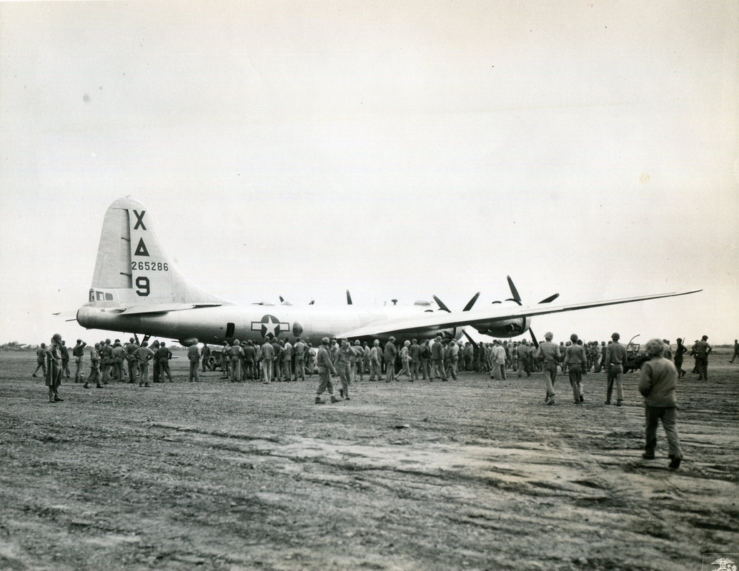 Primer B-29 que aterrizó en Iwo Jima, el 4 de marzo de 1945