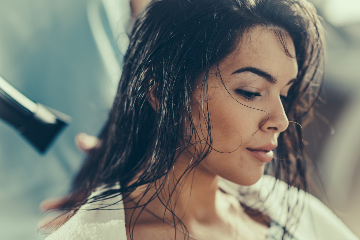 Capelli secchi, le cause e i rimedi più efficaci 