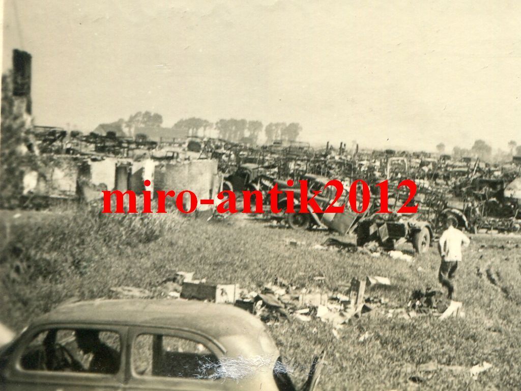 Foto, Wehrmacht, englische zerstörte PKW, LKW vo