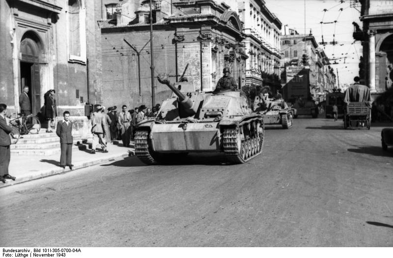 Columna de tanques Stug de la 16ª División SS de Granaderos Reichsführer en Roma