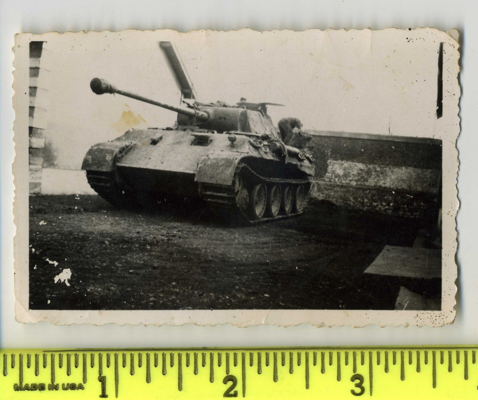 Panther Ausf D (Pz Kpfw.V Ausf.D) Tank with Crew