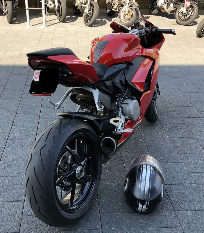 ECFC5E2A-51AA-46F5-AF2E-021BC9899A3E