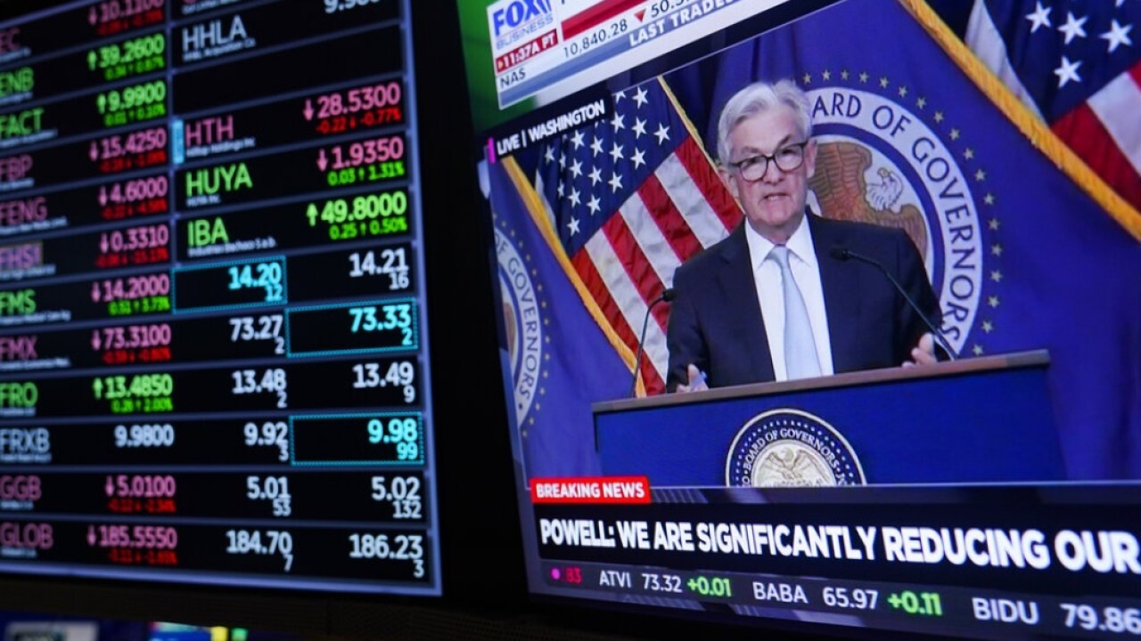 Describes How The Us Government Affects The Economy