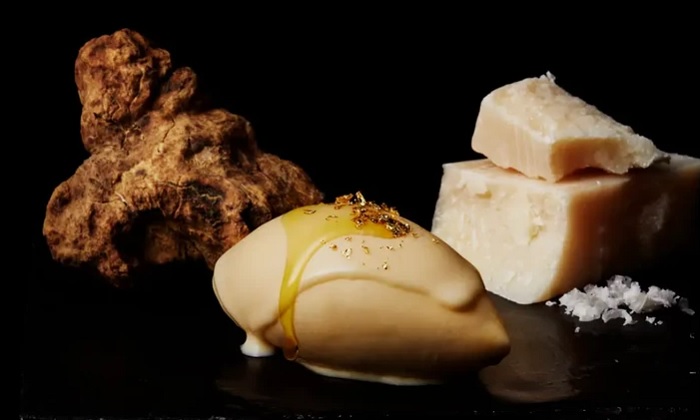 Merek es krim asal Jepang, Cellato, menciptakan suguhan lezat andalan bernama Byakuya yang menjadi es krim termahal di dunia.
