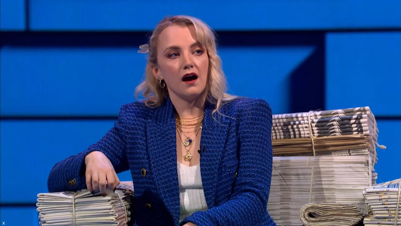 Evanna Lynch 041121.mp4_snapshot_09.00_[2021.11.04_23.56.18]