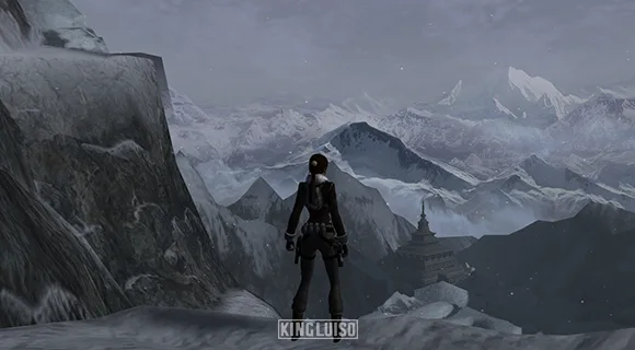 Lara mirando un antiguo monasterio abandonado. Lara Croft en la cima de una pequeña montaña con vistas apuntando a un abandonado monasterio en Nepal