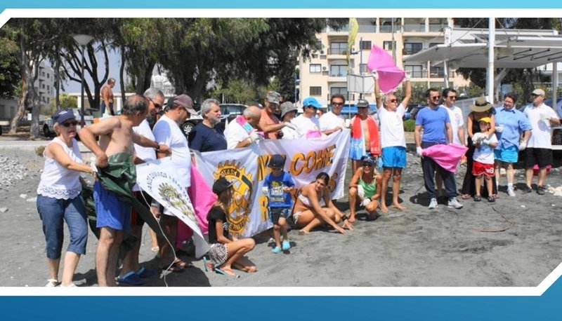 Beach clean-up with Rotary Club members