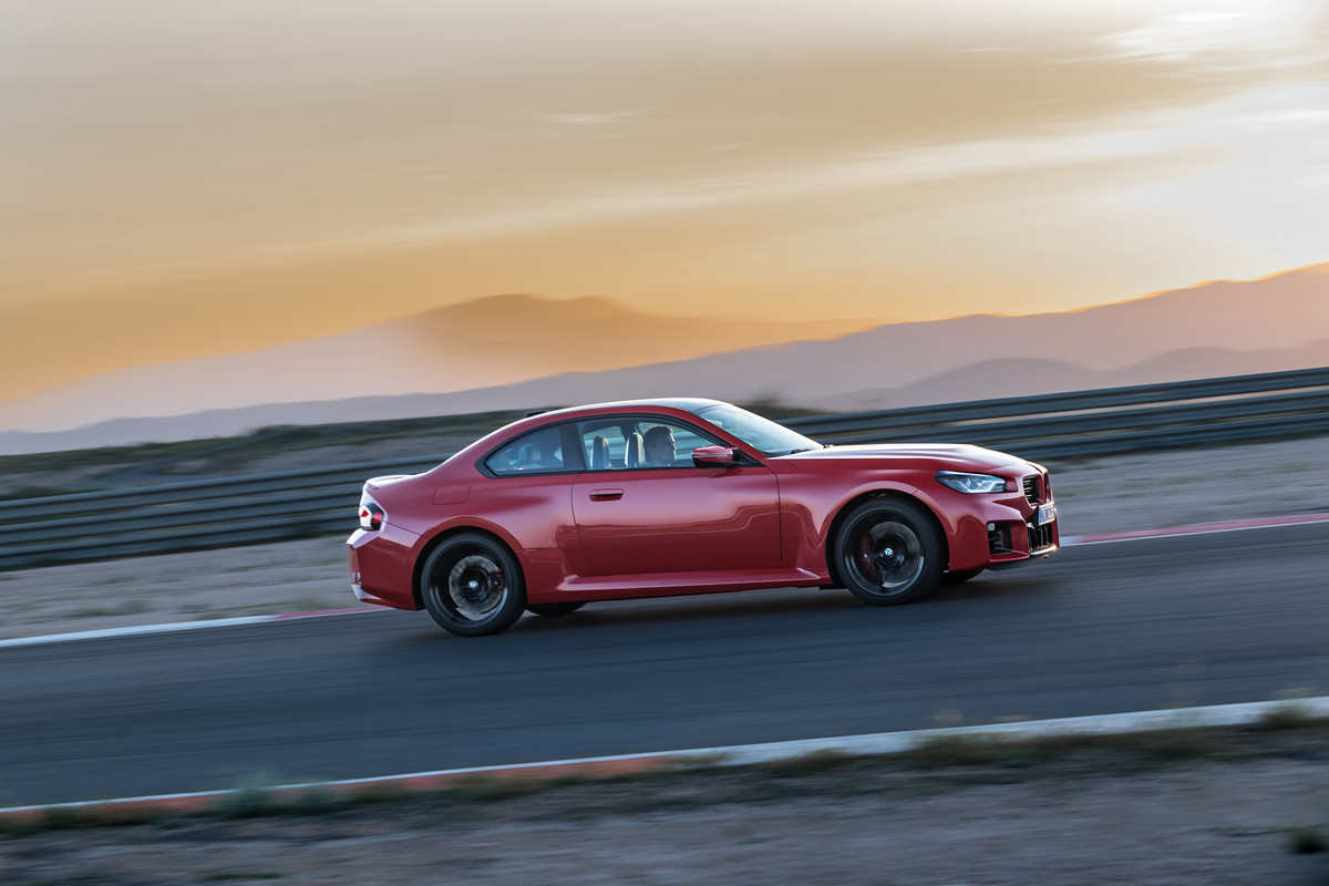 P90482730_highRes_the-all-new-bmw-m2-r