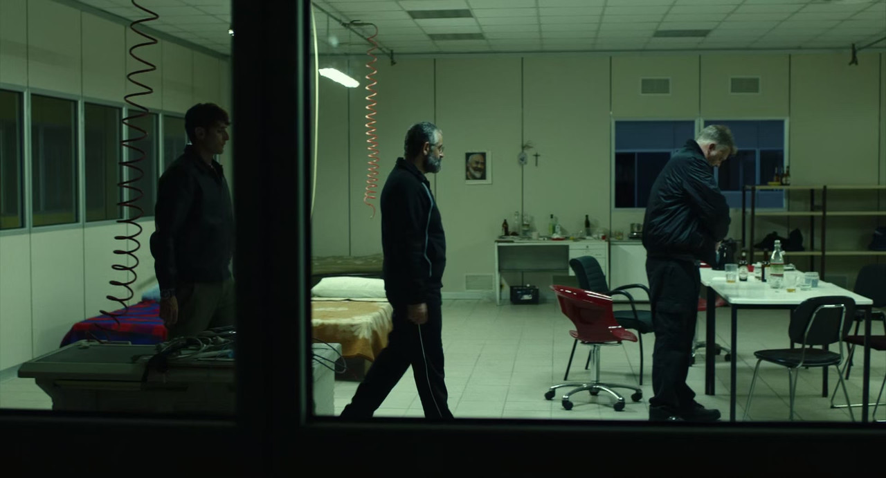 Gomorrah (2014) - S02E01 - My Life (1080p x265 r00t)-2