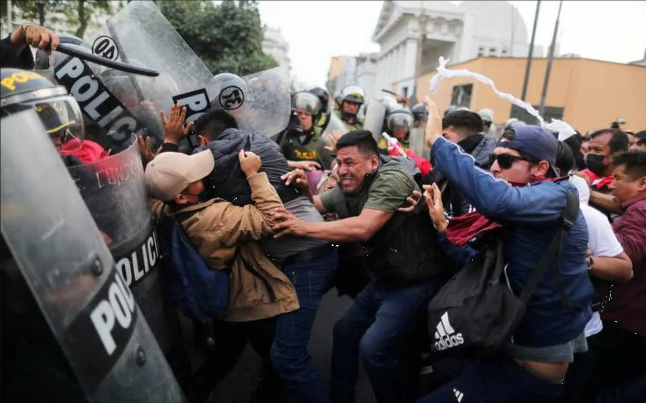 Protestas en Perú continúan en Lima y se extienden al sur del país