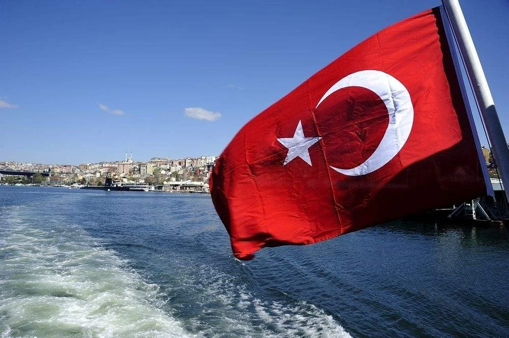 Turkey Flag Features