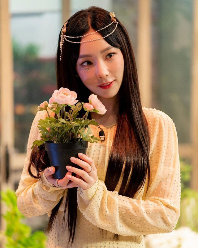 7 Potret Taeyeon SNSD jadi model majalah Jepang, baby face banget