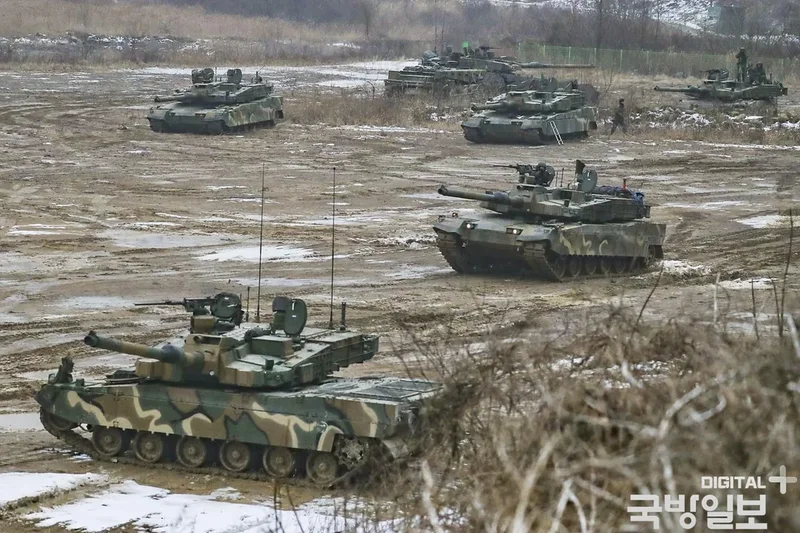 group-of-south-korean-k2-black-panther-tanks-v0-sler2rh2ixac1.webp