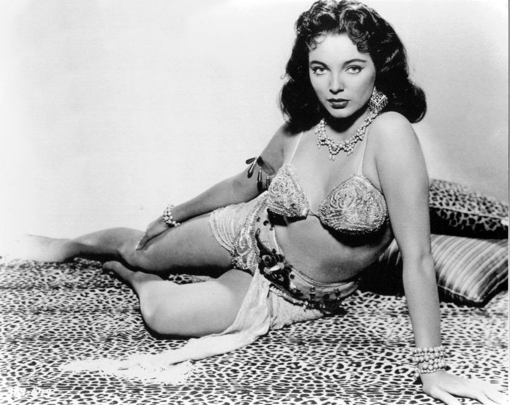 Joan_Collins_b64