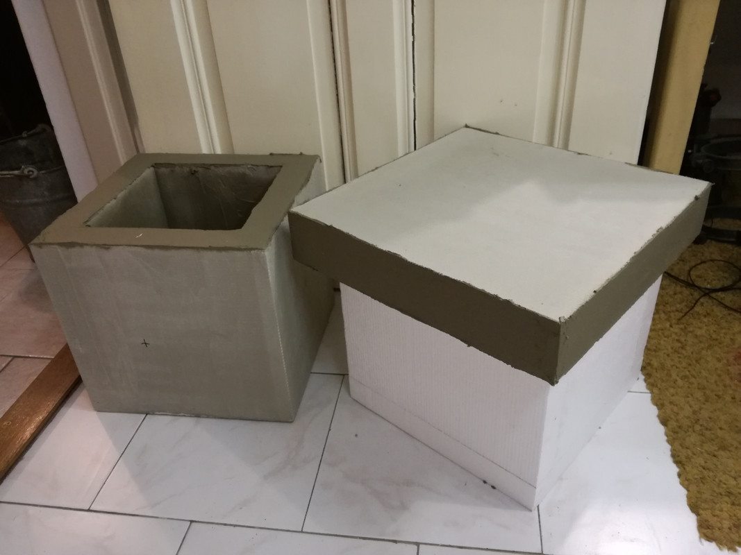 Dodělané hrany na vrchu a okapy na střeše.