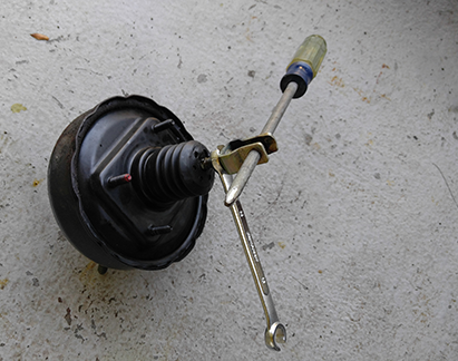 01 picture of booster with tools with circular arrow