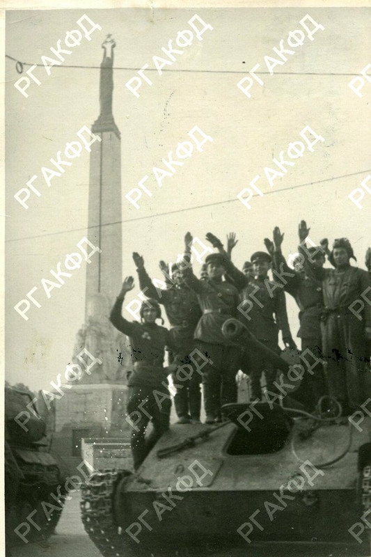 отверстия в лопатках траков