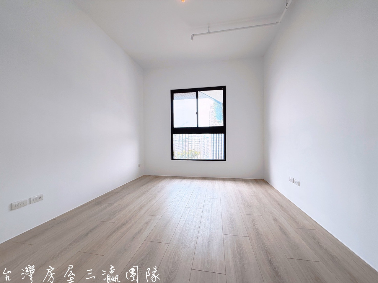LINE ALBUM 一彎綠 12B3) 260328 12