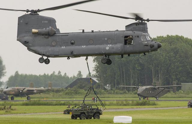 [Image: IMG3453-Boeing-CH-47-F-Chinook-414-D-892...orce-s.jpg]