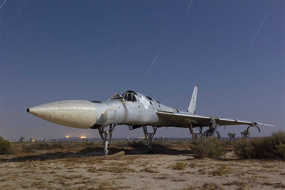 B-58-Hustler-skeleton-in-the-desert-1.jp