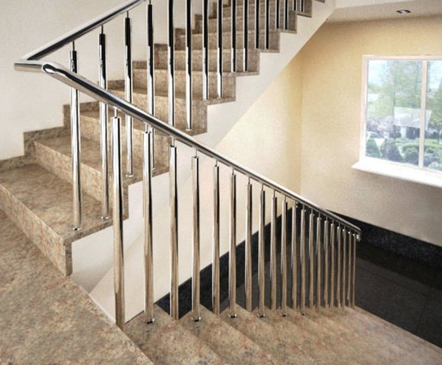 Преимущества поручней из нержавейки и их применение