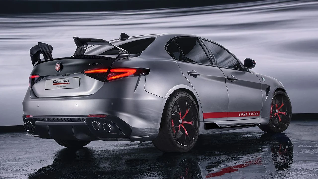 alfa-romeo-giulia-quadrifoglio-luna-rossa-2026111946-1767956542-2.webp